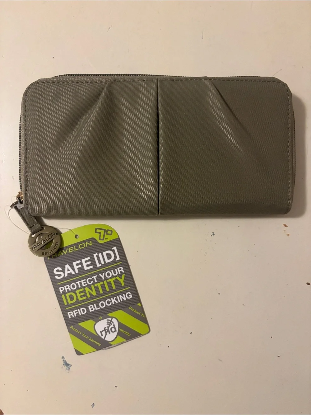 Travelon RFID Zip Wallet in olive NWT